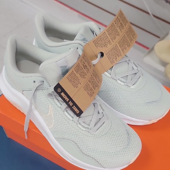 Nike Women's Sneakers in Light Gray and White - Picture 4 of 6